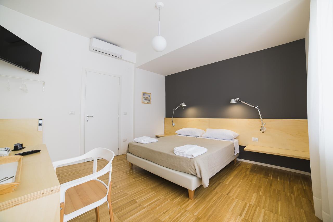 Le Stanze Di Piazza Dei Martiri Bed & Breakfast เนเปิลส์ ภายนอก รูปภาพ