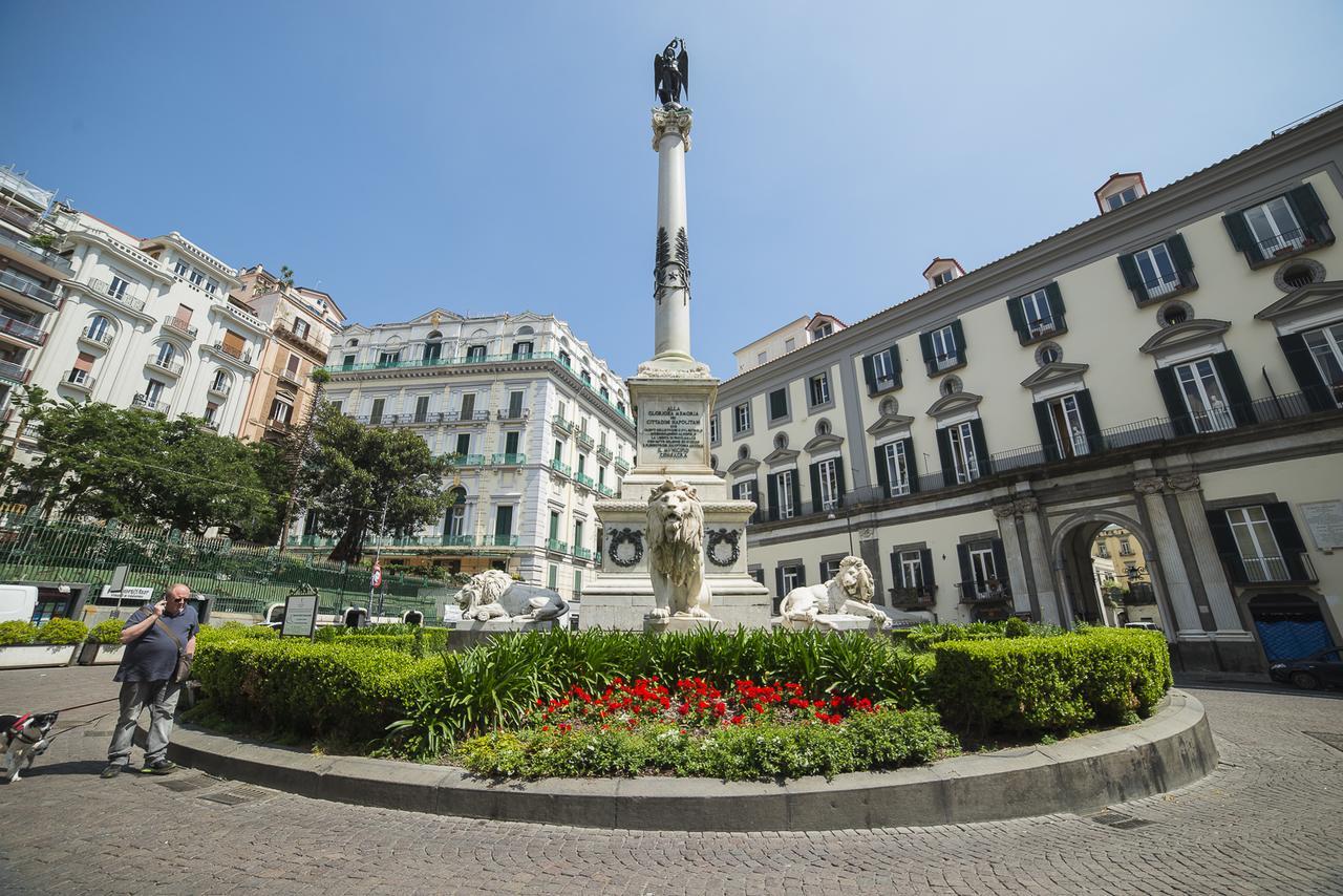 Le Stanze Di Piazza Dei Martiri Bed & Breakfast เนเปิลส์ ภายนอก รูปภาพ