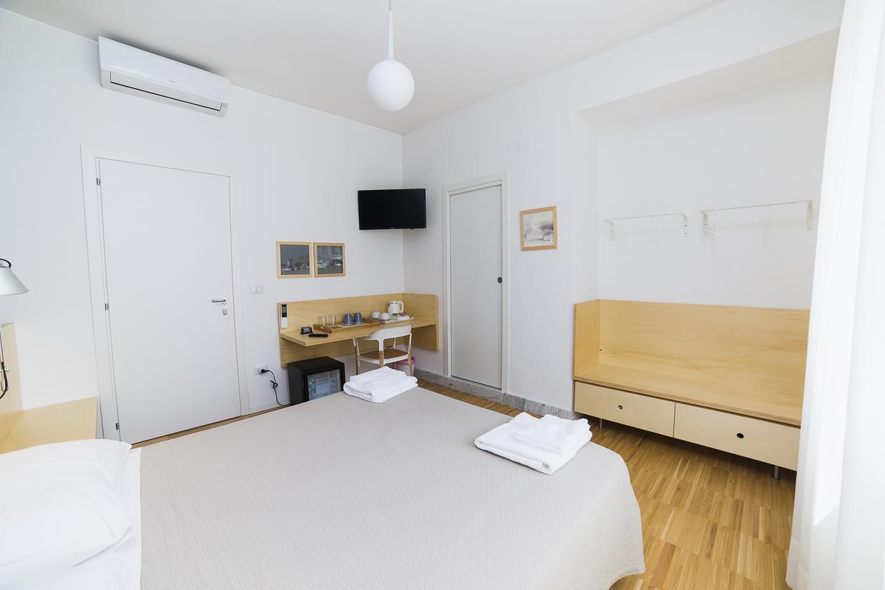 Le Stanze Di Piazza Dei Martiri Bed & Breakfast เนเปิลส์ ภายนอก รูปภาพ