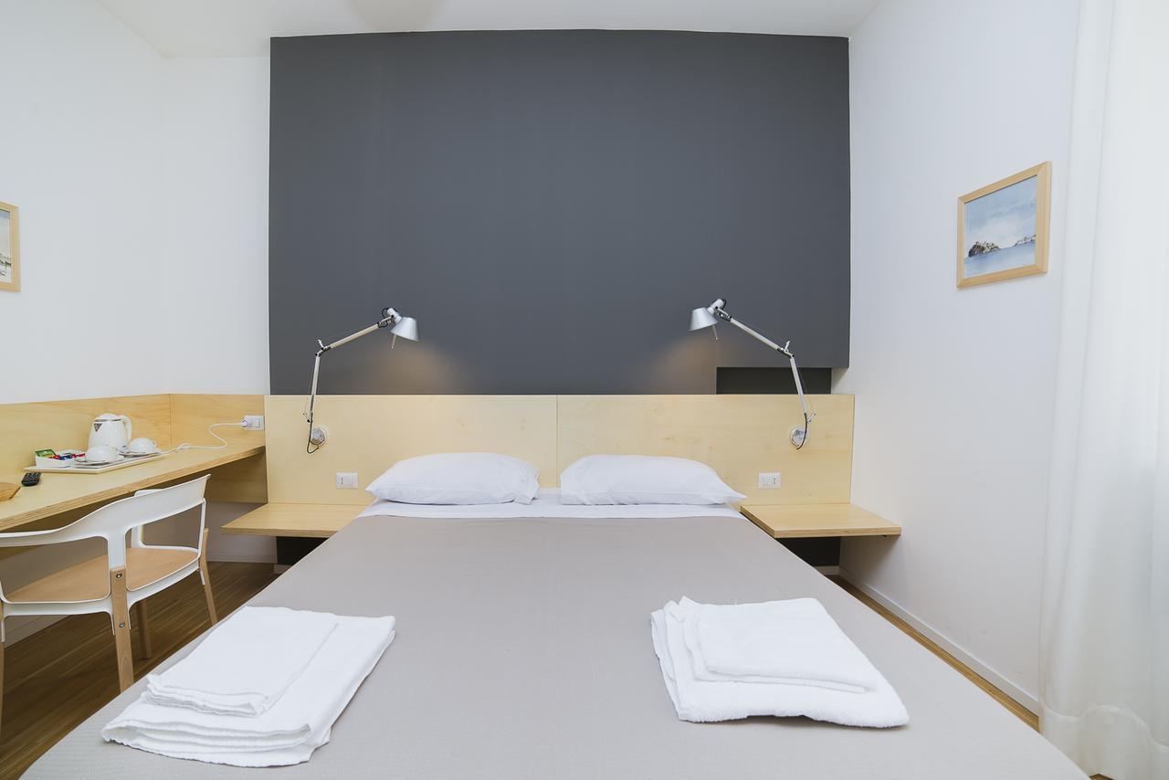Le Stanze Di Piazza Dei Martiri Bed & Breakfast เนเปิลส์ ภายนอก รูปภาพ