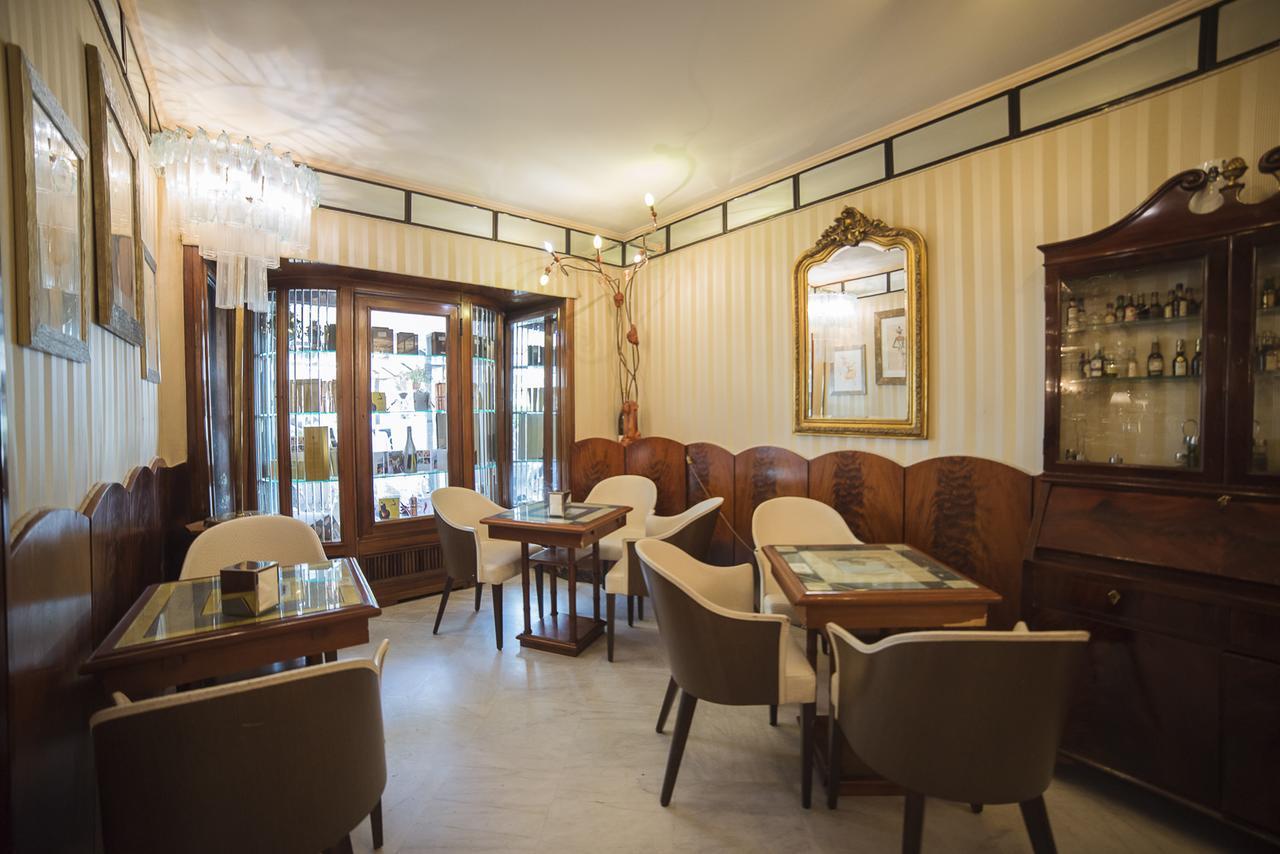 Le Stanze Di Piazza Dei Martiri Bed & Breakfast เนเปิลส์ ภายนอก รูปภาพ